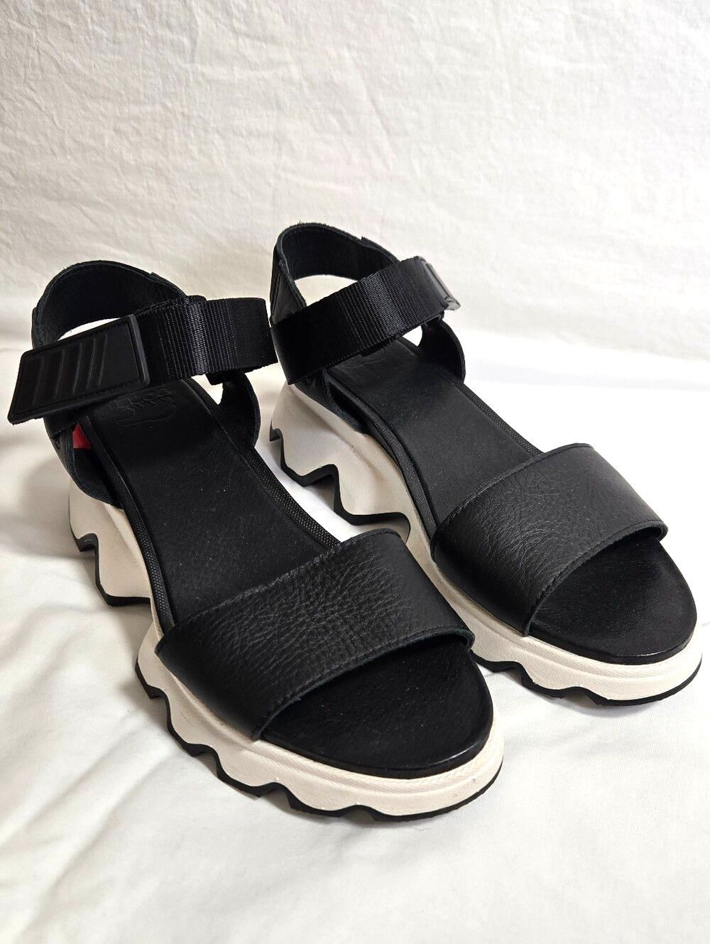 SOREL Kinetic Platform Black Sport Sandals Chunky Wavy Platform Sole Size 7.5